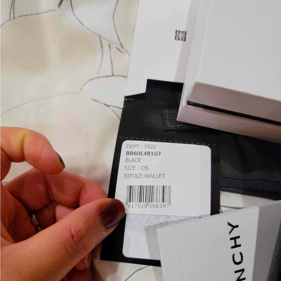 New Givenchy bi fold Wallet - Picture 5 of 6